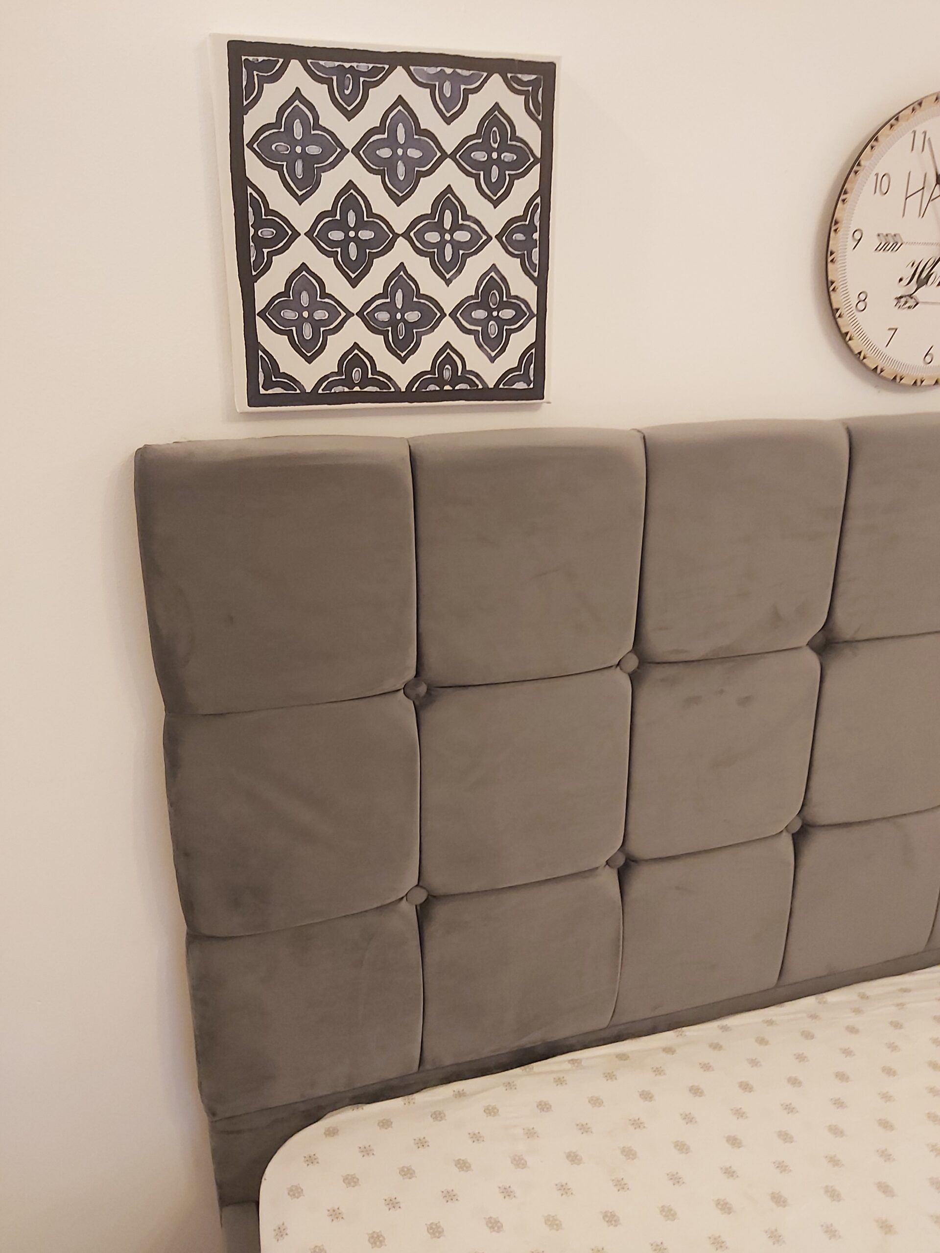 20211014_132159-scaled-1.jpg Dormitor Regal Alb cu Pat Tapitat Gri 160 si Oglinda - imagine 3