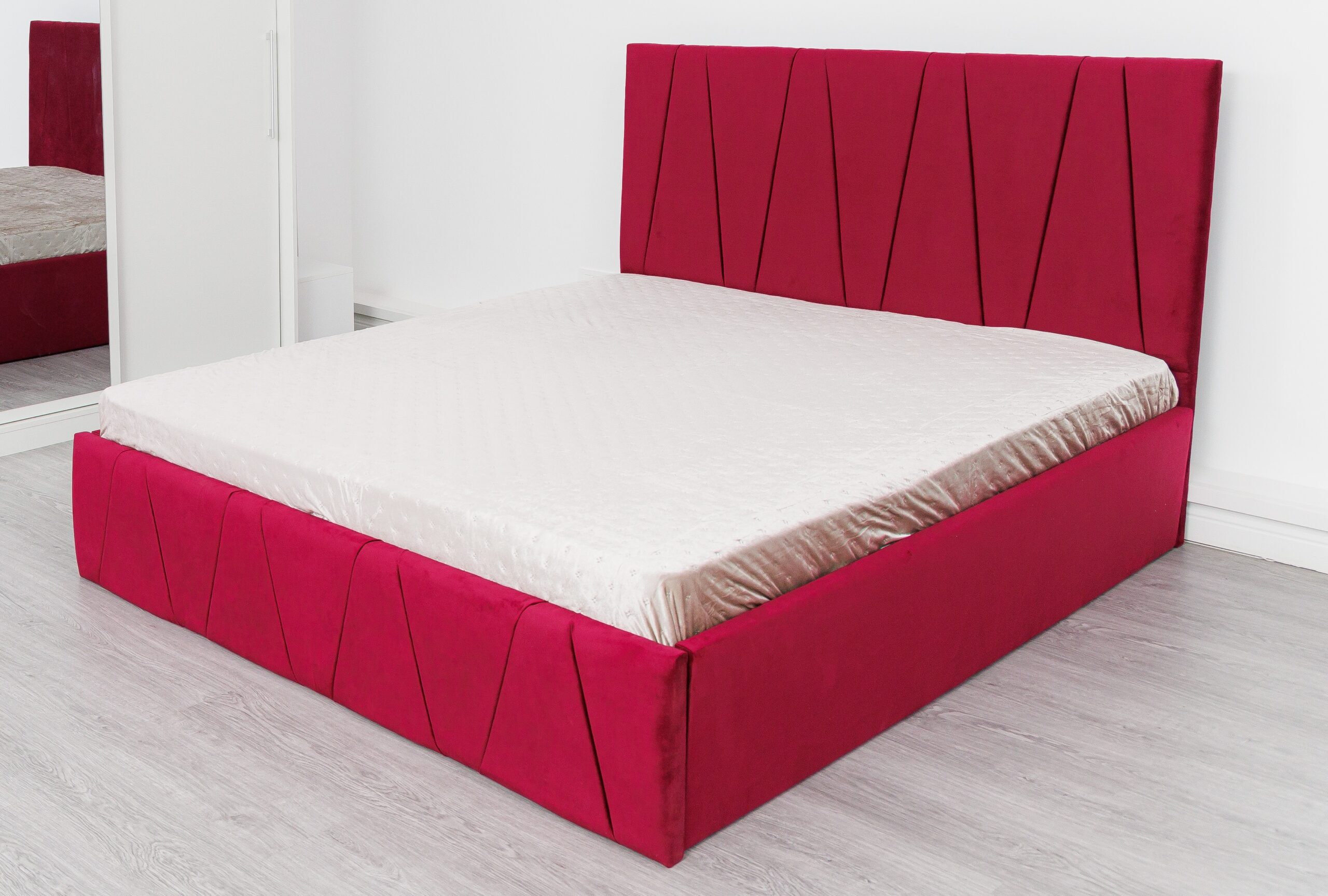 prima-poza-4-scaled-1.jpg Pat Tapitat Eric Bordo Stofa - imagine 1