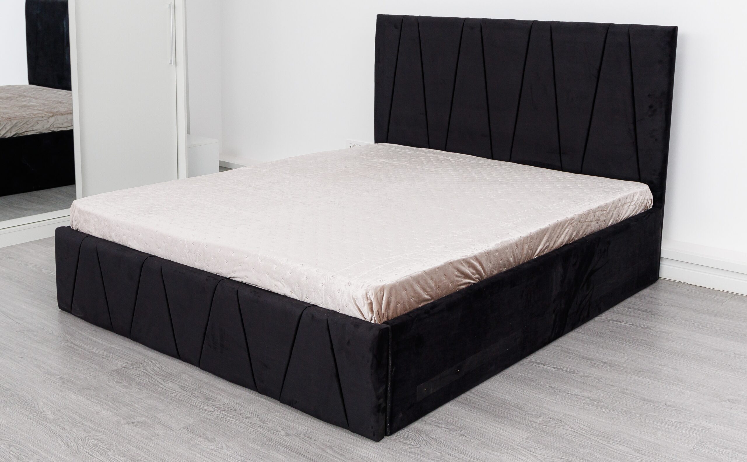 prima-poza-5-scaled-1.jpg Pat Tapitat Eric Negru Stofa - imagine 1