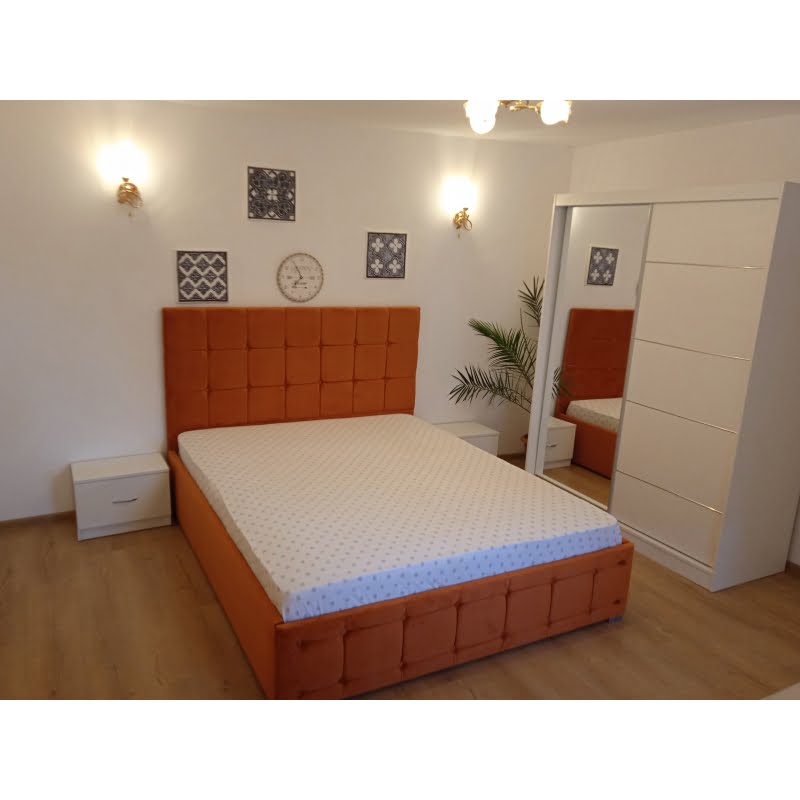 set-dormitor-regal-cu-pat-tapitat-caramiziu-160-cm-x-200-cm-1.jpg Set Dormitor Regal cu Pat Tapitat Caramiziu din stofa Dulap Gabriel 2 usi glisante cu oglinda - imagine 3