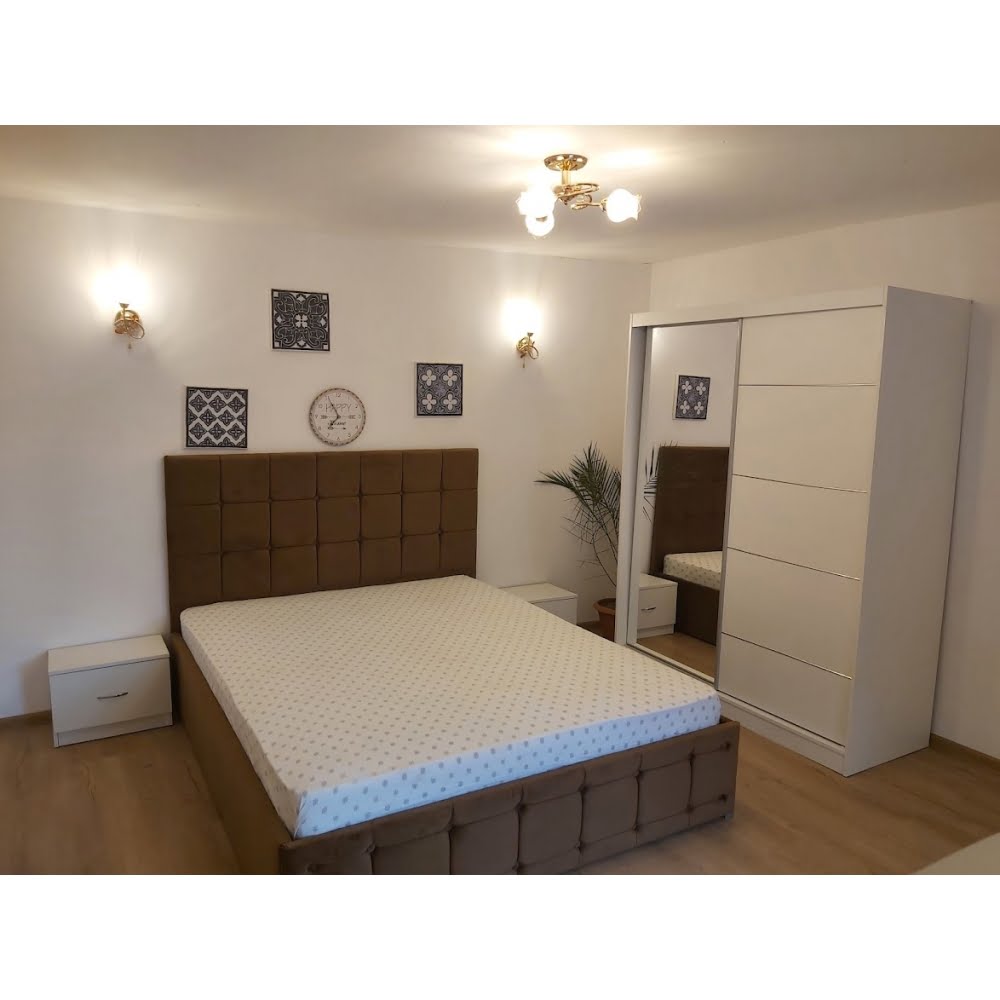set-dormitor-regal-cu-pat-tapitat-maro-160-cm-x-200-cm-3.jpg Set Dormitor Regal cu Pat Tapitat Maro din stofa Dulap Gabriel 2 usi glisante cu oglinda - imagine 3